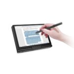 GPD Pocket 3 Ultrabook per professionisti mostrato dal davanti con lo Stylus